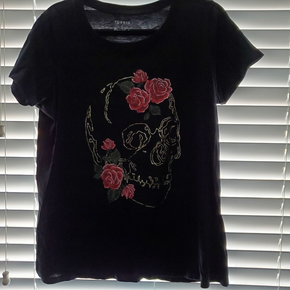 Torrid Rose & Skull Gold Foil T-shirt - Picture 4 of 5